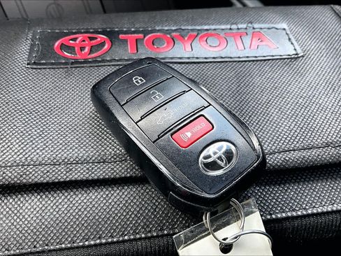 Used 2022 Toyota Tundra Platinum AWD/4WD image 15