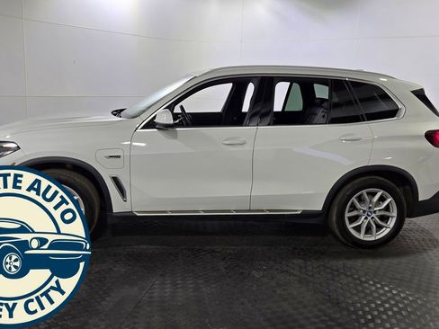 Used 2023 BMW X5 xDrive45e w/ Climate Comfort Package image 4