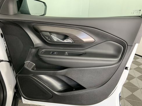 Used 2024 GMC Terrain SLE w/ Driver Convenience Package image 23