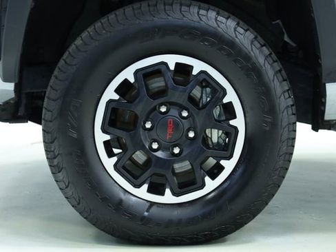 Used 2025 Toyota Tacoma TRD Off-Road AWD/4WD image 9