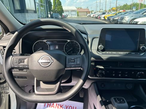 Used 2025 Nissan Rogue S AWD/4WD image 3