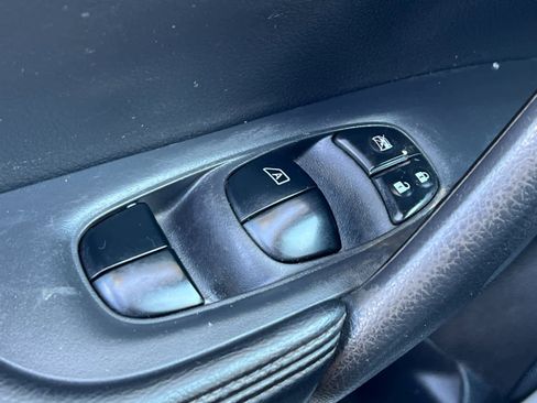 Used 2016 Nissan Rogue SV w/ SV Premium Package image 13