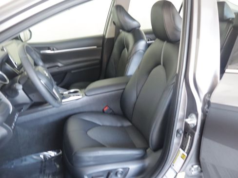 Used 2023 Toyota Camry XLE w/ Cold Weather Package image 8