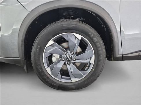 Used 2025 Nissan Rogue SV FWD image 25