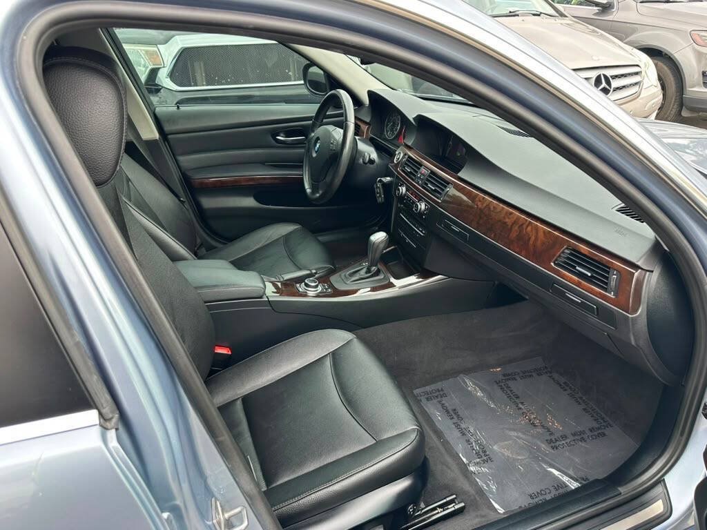 Used 2011 BMW 335i xDrive Sedan AWD/4WD image 15