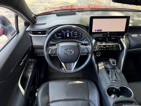Used 2024 Toyota Venza Limited AWD/4WD image 3