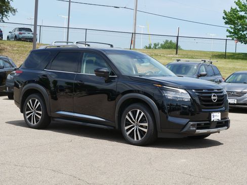 Used 2023 Nissan Pathfinder Platinum w/ Lighting Package (N93) AWD/4WD image 4
