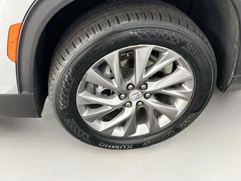 Used 2025 Buick Enclave Preferred image 11