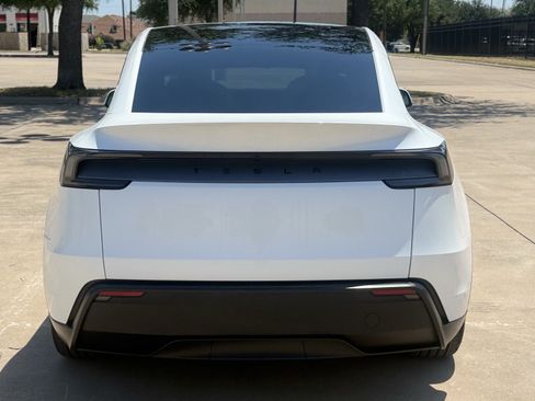 Used 2026 Tesla Model Y 2WD image 6