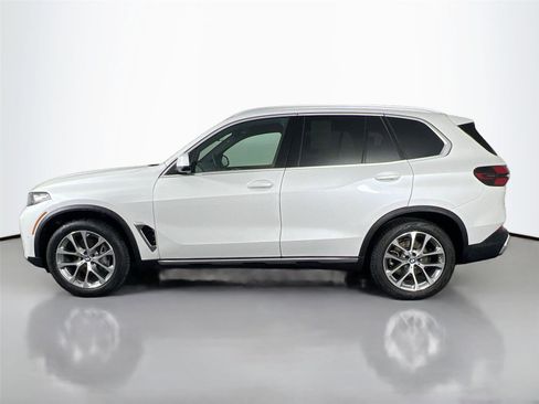 Certified 2024 BMW X5 xDrive40i w/ Premium Package AWD/4WD image 3