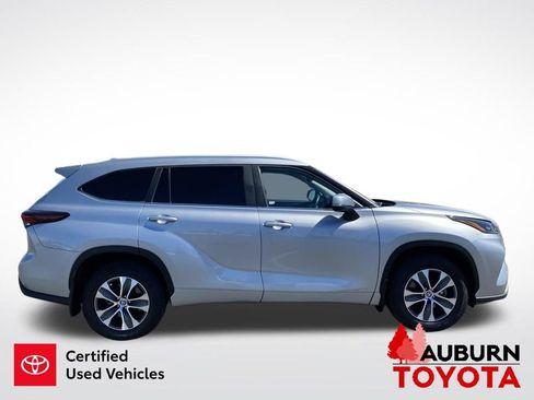 Certified 2024 Toyota Highlander XLE AWD/4WD image 9