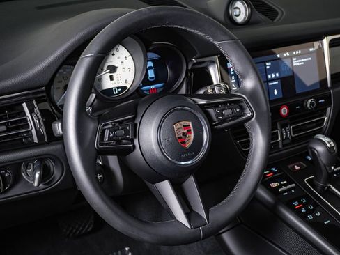 Certified 2026 Porsche Macan AWD/4WD image 18