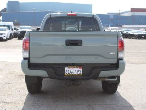 Used 2022 Toyota Tacoma TRD Sport w/ TRD Premium Sport Package RWD image 4