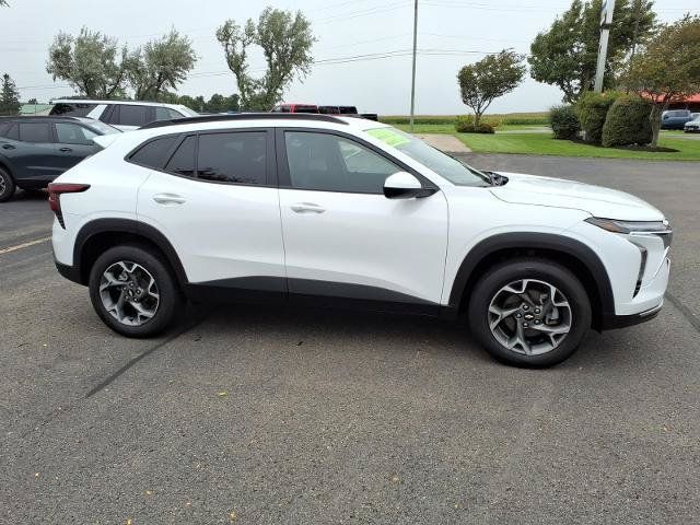 Used 2025 Chevrolet Trax LT w/ Driver Confidence Package FWD image 4
