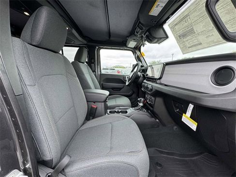 New 2025 Jeep Gladiator Sport image 14