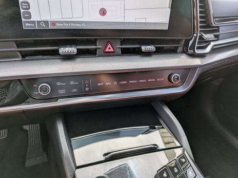Certified 2024 Kia Sportage SX Prestige AWD/4WD image 28