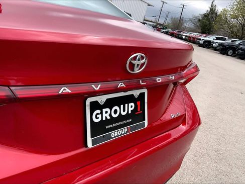 Used 2022 Toyota Avalon XLE w/ Moonroof Package image 30