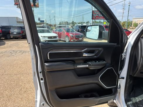 Used 2020 RAM 1500 Laramie AWD/4WD image 23