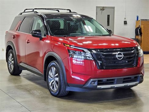 Used 2023 Nissan Pathfinder SL w/ Black Appearance Package image 3