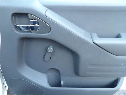 Used 2017 Nissan Frontier S image 12