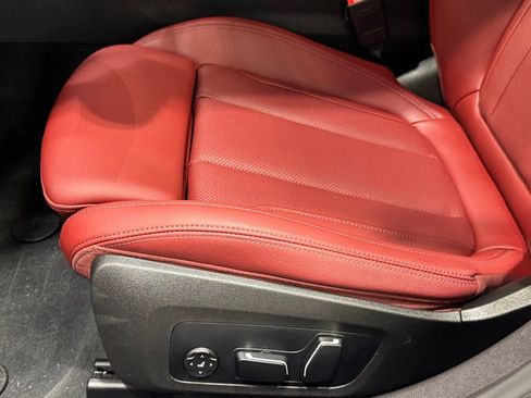 Used 2025 BMW 330i xDrive Sedan w/ M Sport Package image 20