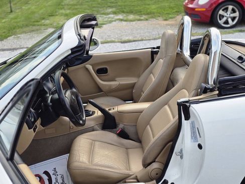 Used 1999 MAZDA MX-5 Miata RWD image 18