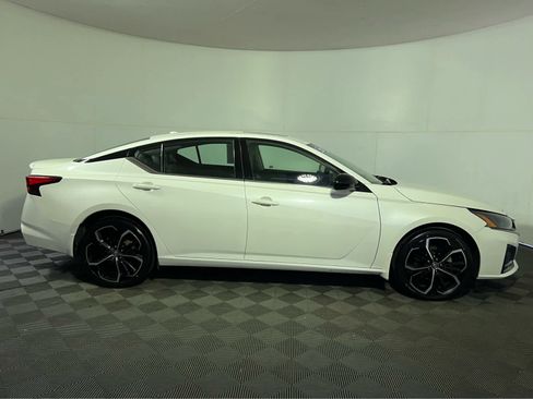 Certified 2023 Nissan Altima 2.5 SR w/ SR Premium Package AWD/4WD image 8