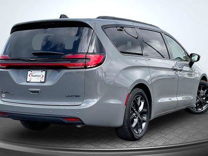 Used 2025 Chrysler Pacifica Limited