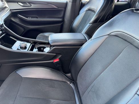 Used 2023 Jeep Grand Cherokee Altitude image 18