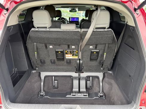 Used 2025 Toyota Sienna XLE AWD/4WD image 23