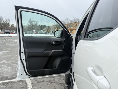 Used 2023 Toyota Tacoma TRD Off-Road image 25