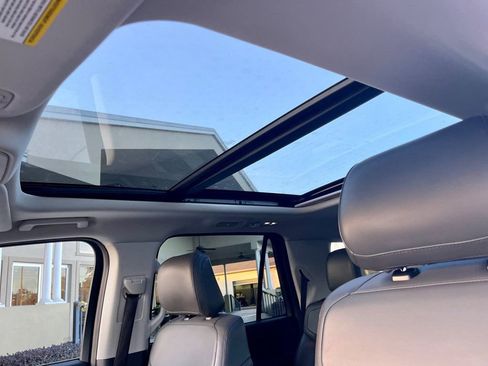 Used 2025 Ford Expedition Active image 17