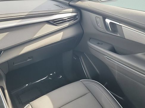 Used 2025 Buick Enclave Preferred FWD image 13