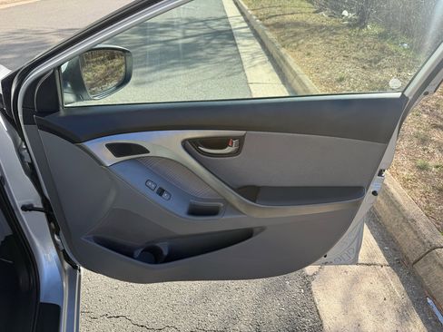 Used 2013 Hyundai Elantra GLS w/ Preferred Pkg image 19