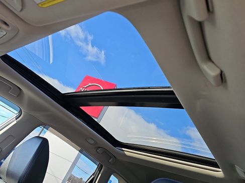 Used 2016 Nissan Rogue SL w/ SL Premium Package image 14