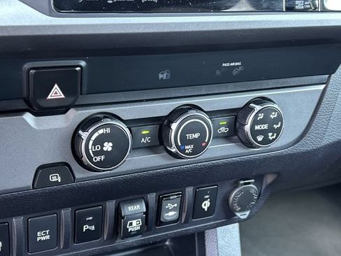Used 2019 Toyota Tacoma TRD Off-Road w/ Technology Package RWD image 27