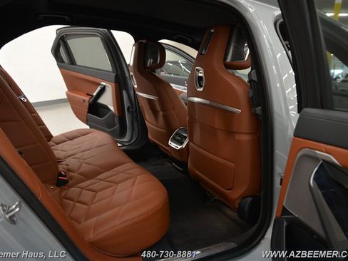Used 2023 BMW 760i xDrive w/ Parking Assistance Package image 21