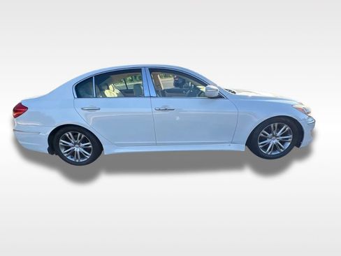 Used 2012 Hyundai Genesis 3.8 w/ Premium Pkg RWD image 8