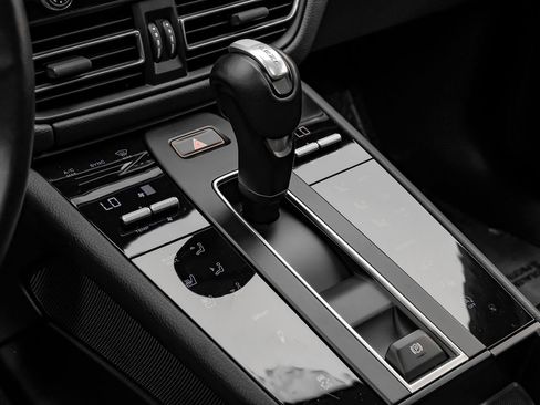 Used 2024 Porsche Macan AWD/4WD image 22