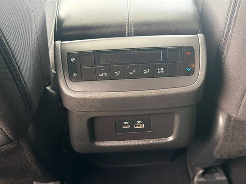 Used 2023 Nissan Pathfinder SV w/ SV Premium Package AWD/4WD image 28
