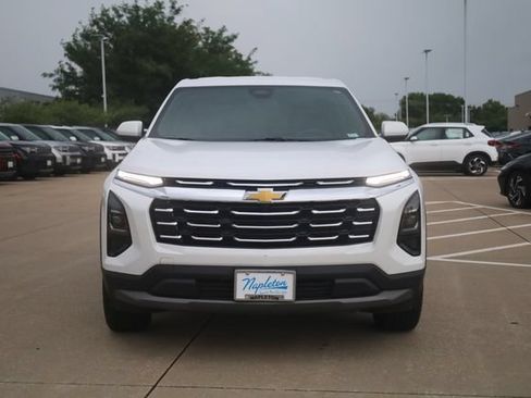 Used 2025 Chevrolet Equinox LT FWD image 2