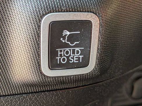 Certified 2023 Jeep Grand Cherokee Overland AWD/4WD image 30
