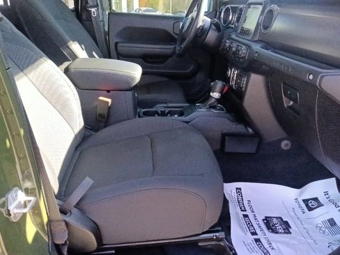 Used 2022 Jeep Wrangler Unlimited Sport image 30