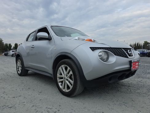Used 2013 Nissan Juke S FWD image 10