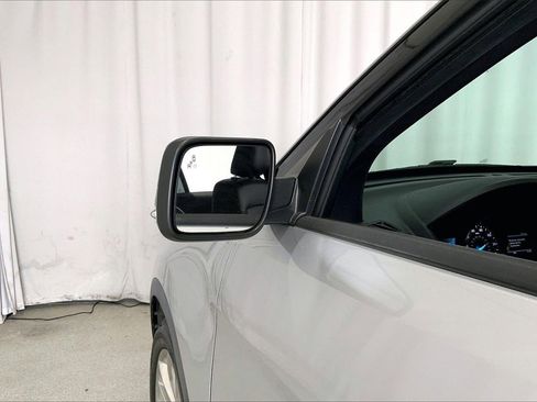 Used 2019 Ford Explorer XLT w/ Equipment Group 202A image 10