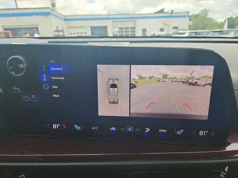 Used 2024 Chevrolet Traverse Z71 w/ Enhanced Driving Package AWD/4WD image 26