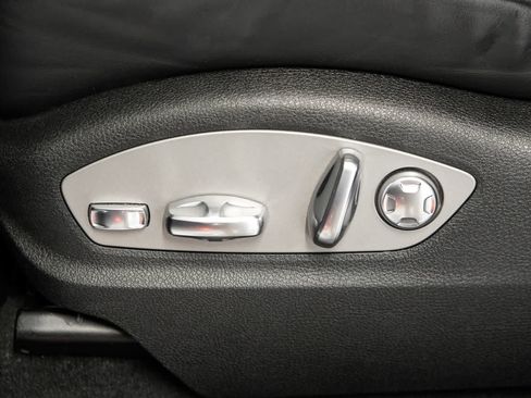 Certified 2023 Porsche Macan AWD/4WD image 19