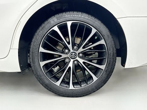 Used 2018 Toyota Camry SE image 11