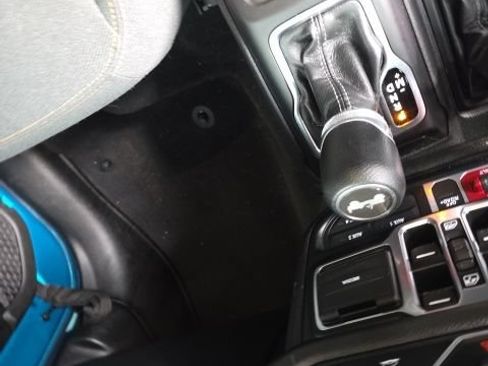 Used 2024 Jeep Wrangler Unlimited AWD/4WD image 17