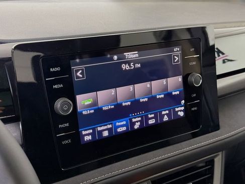 New 2026 Volkswagen Taos SE FWD image 15